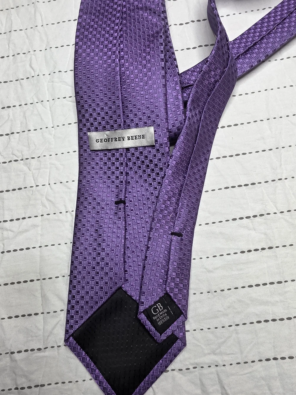 Geoffrey Beene Purple Geometric Woven 100% Silk Tie - EUC